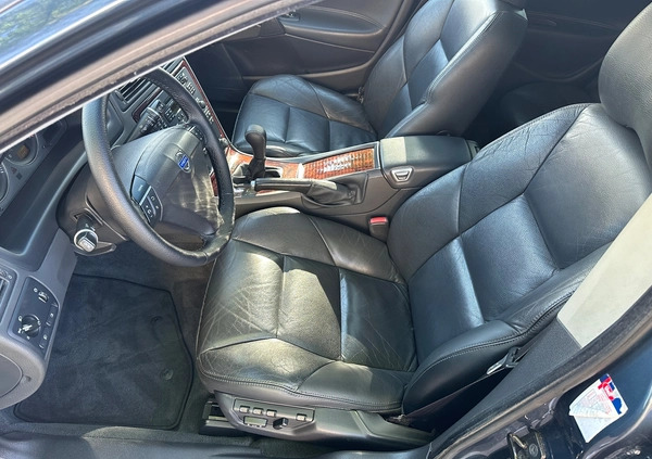 Volvo V70 cena 23900 przebieg: 240000, rok produkcji 2007 z Okonek małe 781
